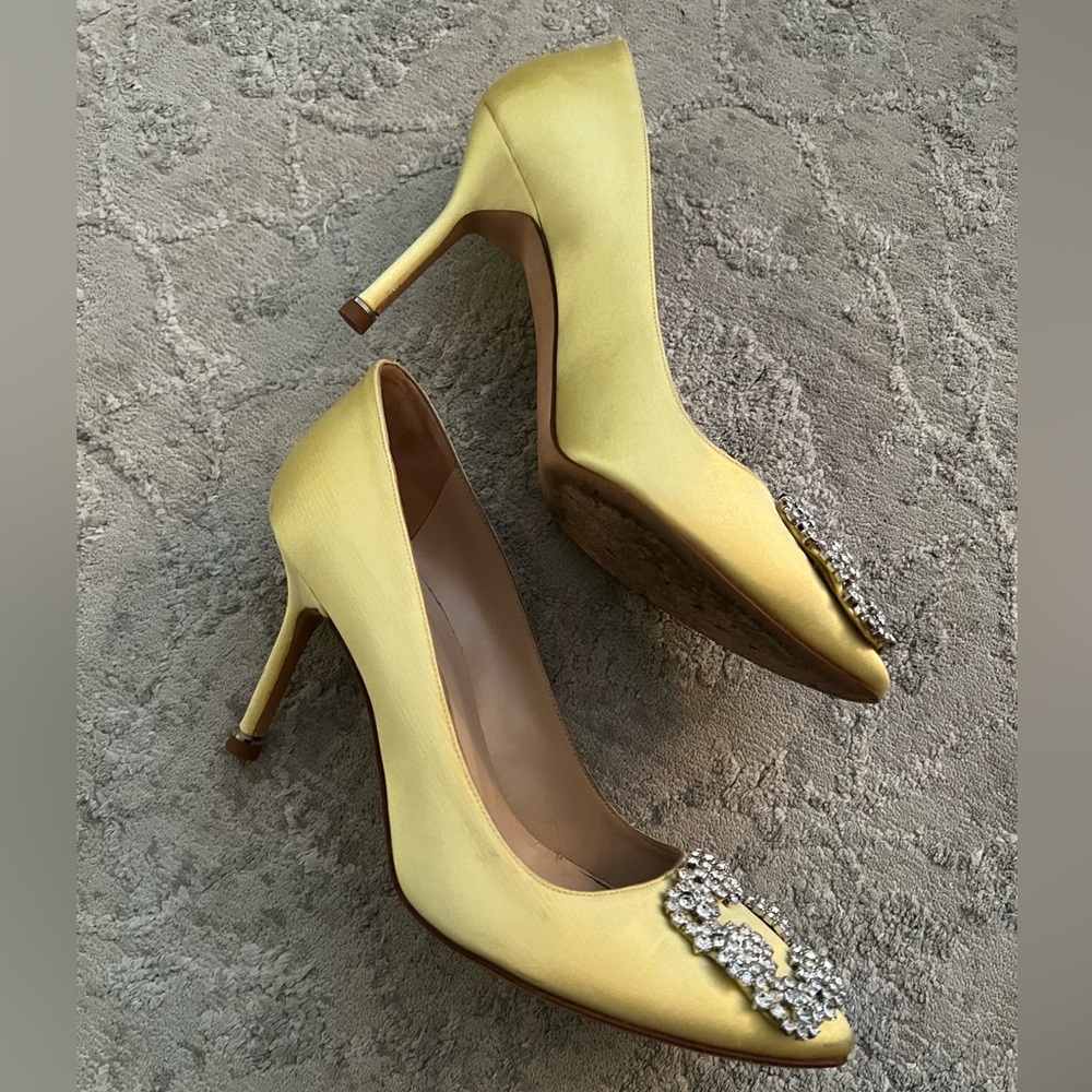 MANOLO BLAHNIK 70mm Hangisi Pumps in Pale Yellow Size 36